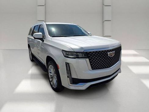 Used 2022 Cadillac Escalade Luxury RWD image 3