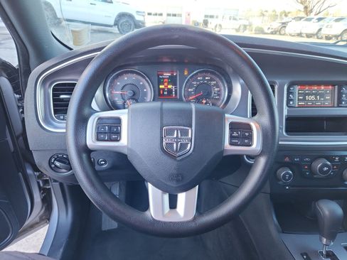 Used 2013 Dodge Charger SE image 9