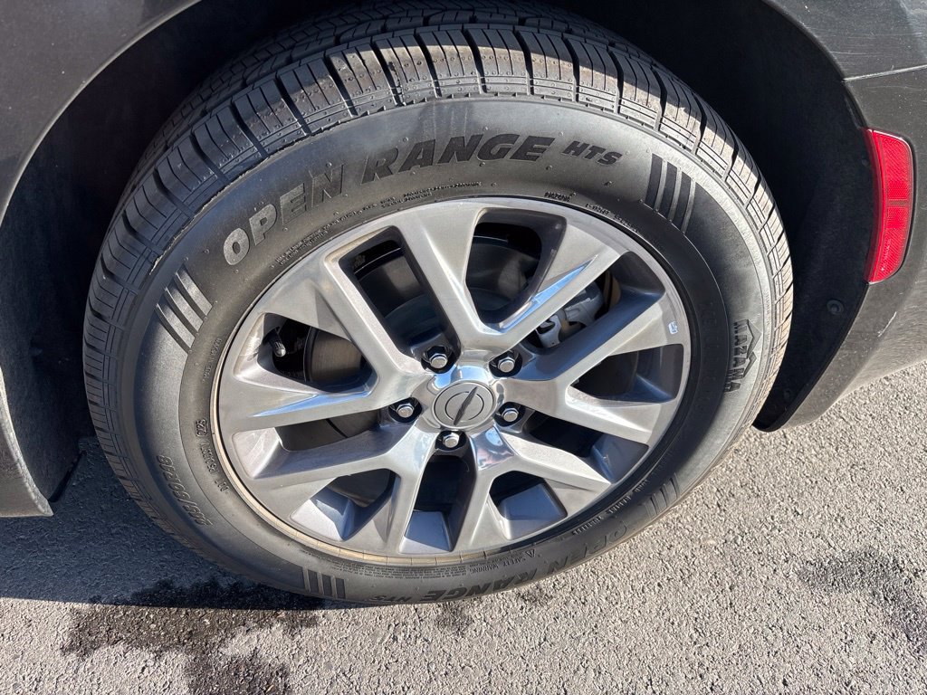 Used 2022 Chrysler Pacifica Pinnacle FWD image 3