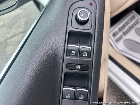 Used 2014 Volkswagen Tiguan SE image 23