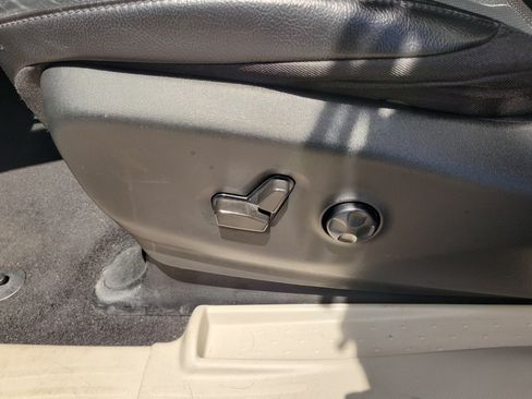 Used 2022 Chrysler Pacifica Touring-L FWD image 16