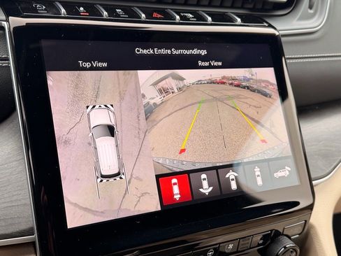 Used 2023 Jeep Grand Cherokee Limited w/ Luxury Tech Group II image 22