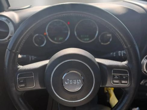Used 2017 Jeep Wrangler Unlimited Sahara AWD/4WD image 13