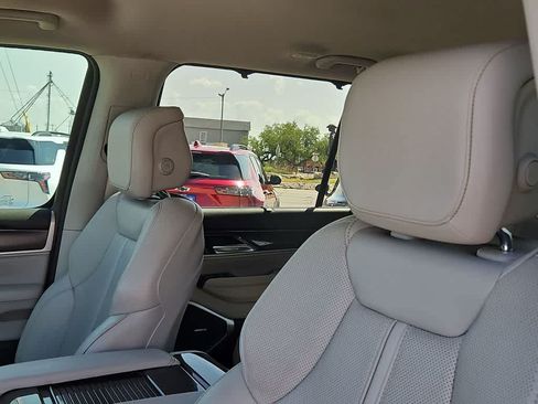 Used 2024 Jeep Wagoneer 4WD w/ Convenience Group I image 15