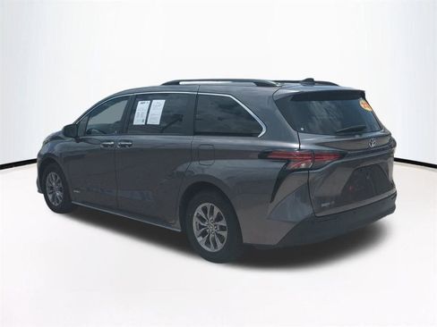 Used 2021 Toyota Sienna XLE FWD image 7