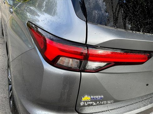 Used 2024 Mitsubishi Outlander SE image 33