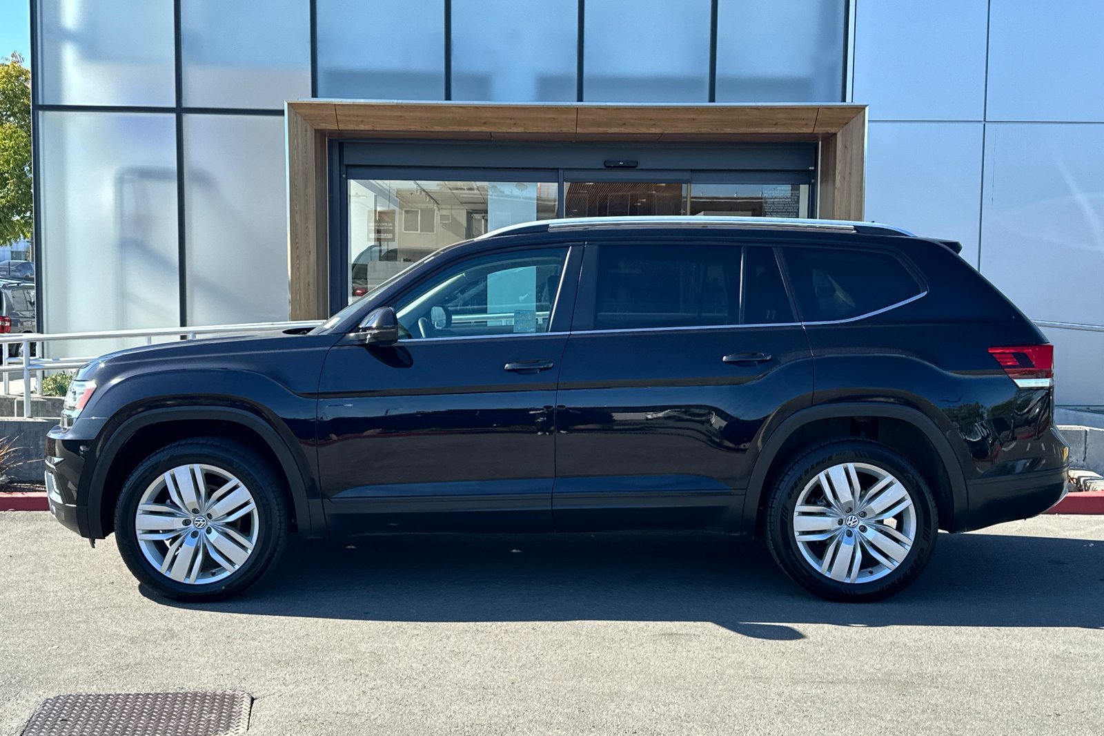 Used 2019 Volkswagen Atlas SE w/ Towing Package FWD image 5