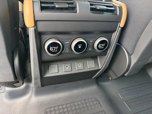 Used 2025 Land Rover Defender 110 V8 AWD/4WD image 9