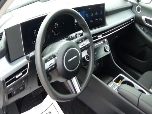 Used 2025 Hyundai Sonata SEL FWD image 18