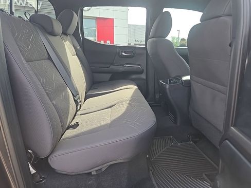 Used 2017 Toyota Tacoma TRD Sport w/ Tow Package (A/T) image 26