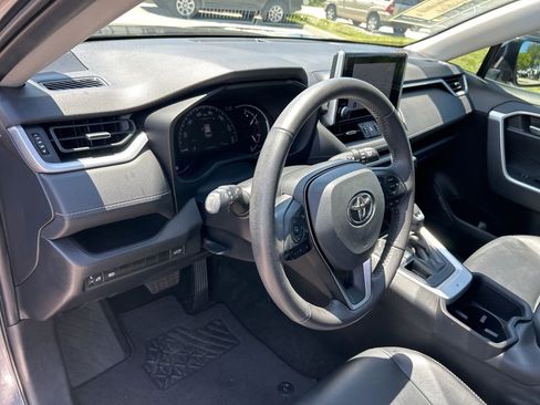Used 2023 Toyota RAV4 XLE Premium image 16