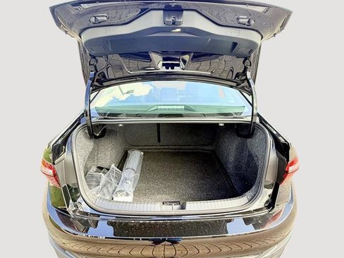 New 2025 Volkswagen Jetta SE image 9