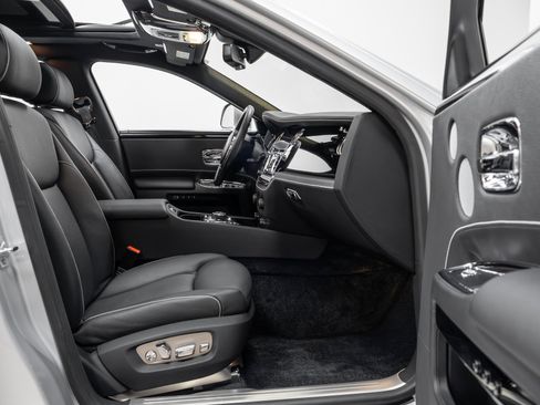 Used 2015 Rolls-Royce Ghost image 24