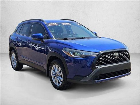 Used 2022 Toyota Corolla Cross LE FWD image 3