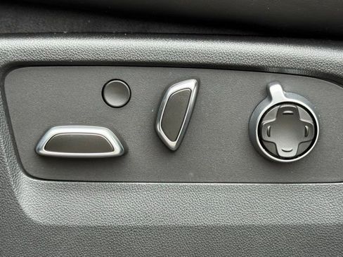 Certified 2023 Cadillac Escalade Premium Luxury Platinum image 18