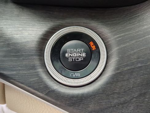 Used 2024 Jeep Grand Cherokee L Limited image 62