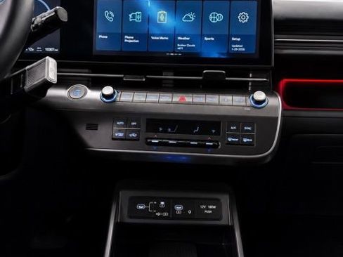 Used 2024 Hyundai Kona Limited FWD image 18