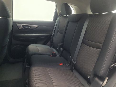 Used 2019 Nissan Rogue S FWD image 18