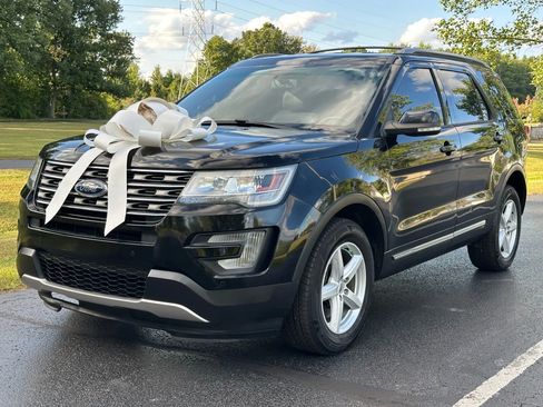 Used 2016 Ford Explorer XLT w/ Equipment Group 202A image 1