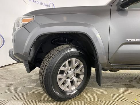 Used 2018 Toyota Tacoma SR5 AWD/4WD image 29