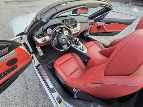 Used 2011 BMW Z4 sDrive35is image 24
