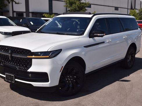 New 2025 Lincoln Navigator L Reserve w/ Jet Appearance Package image 12