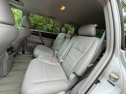Used 2010 Toyota Highlander Limited FWD image 27