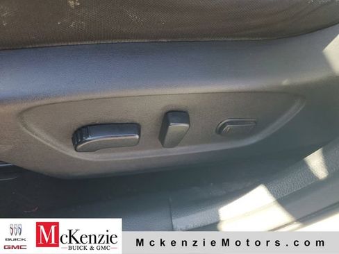 Used 2018 Nissan Rogue SV FWD image 7