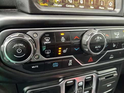 Used 2023 Jeep Wrangler Unlimited Sahara w/ Cold Weather Group AWD/4WD image 16