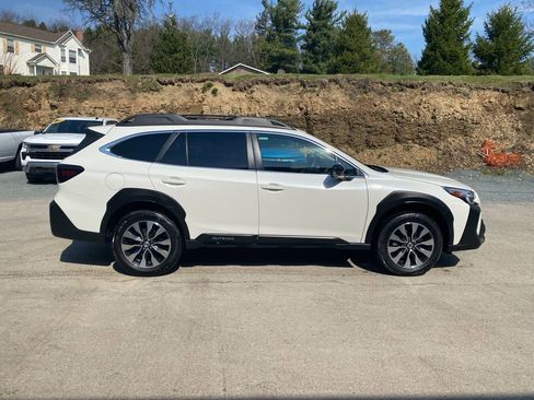 Used 2023 Subaru Outback Limited AWD/4WD image 2