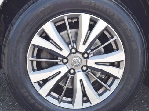 Used 2018 Nissan Pathfinder S AWD/4WD image 16