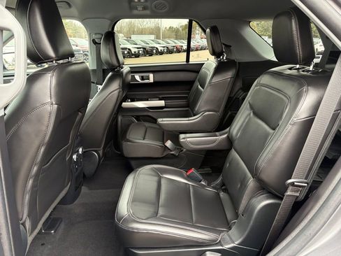 Used 2021 Ford Explorer XLT w/ Equipment Group 202A image 14