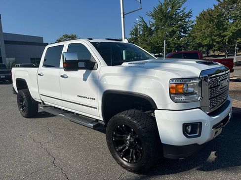 Used 2017 GMC Sierra 2500 Denali w/ Duramax Plus Package AWD/4WD image 2