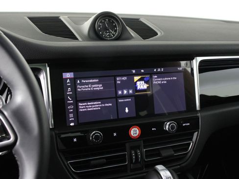 Certified 2026 Porsche Macan AWD/4WD image 13