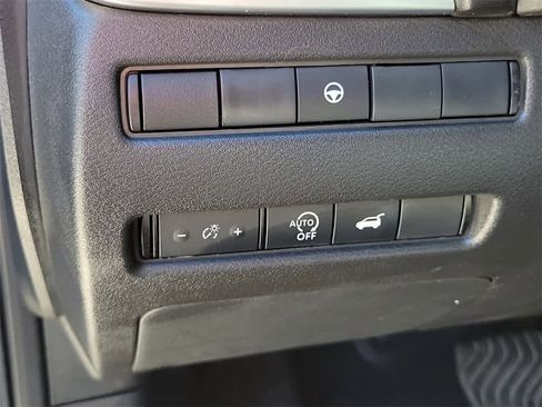 Used 2023 Nissan Rogue SL w/ SL Premium Package image 22