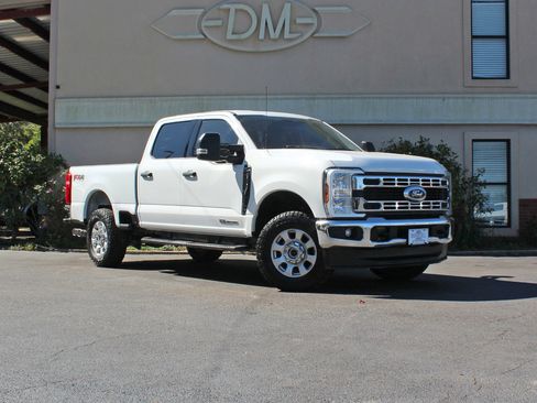 Used 2024 Ford F250 XLT w/ FX4 Off-Road Package image 4