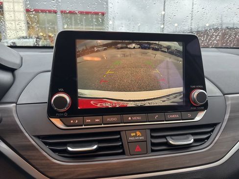 Used 2025 Nissan Altima 2.5 SV image 14