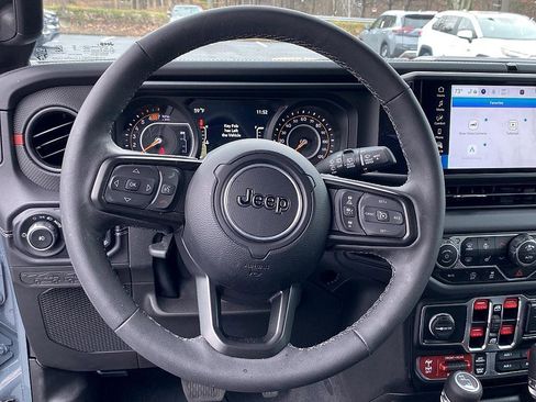 Used 2025 Jeep Wrangler Unlimited Rubicon image 21