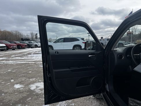 Used 2016 Jeep Patriot Latitude image 19