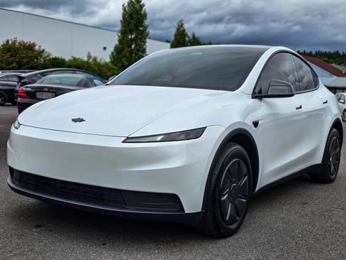 Used 2026 Tesla Model Y AWD image 5