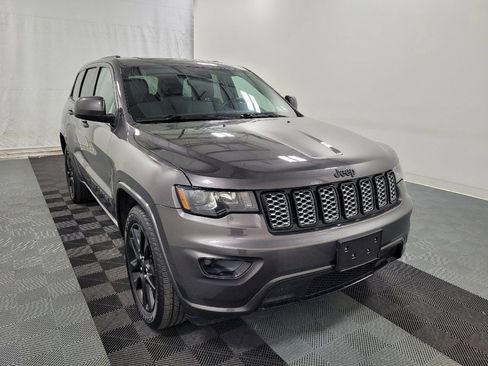 Used 2018 Jeep Grand Cherokee Altitude RWD image 13