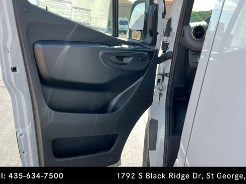 Used 2025 Mercedes-Benz Sprinter 2500 image 14