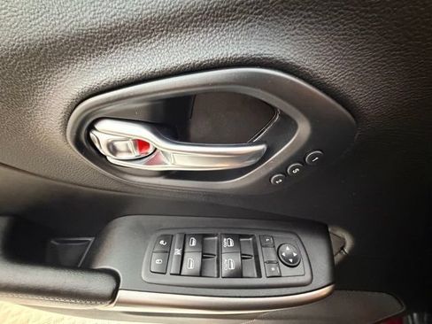 Used 2020 Jeep Cherokee Limited AWD/4WD image 27