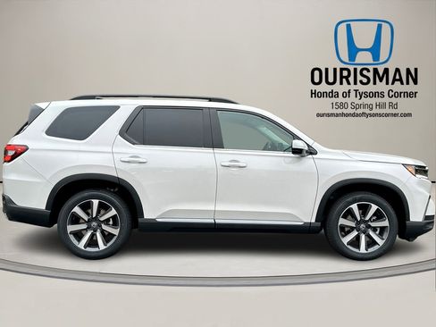 New 2025 Honda Pilot Touring image 2