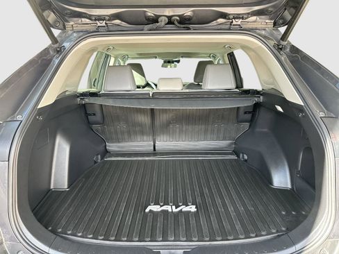 Used 2022 Toyota RAV4 XLE Premium image 36