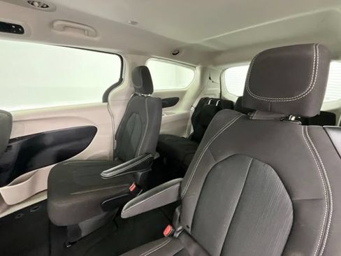 Used 2024 Chrysler Voyager LX FWD image 8