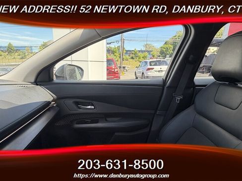 Used 2023 Nissan Ariya AWD image 14
