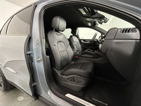 Used 2025 Porsche Cayenne AWD/4WD image 22