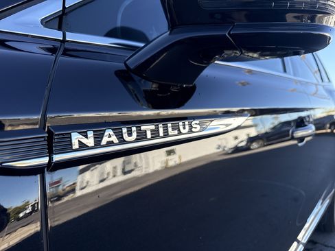 Used 2022 Lincoln Nautilus Reserve w/ Equipment Group 201A image 6