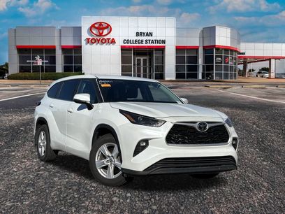 Used 2023 Toyota Highlander LE